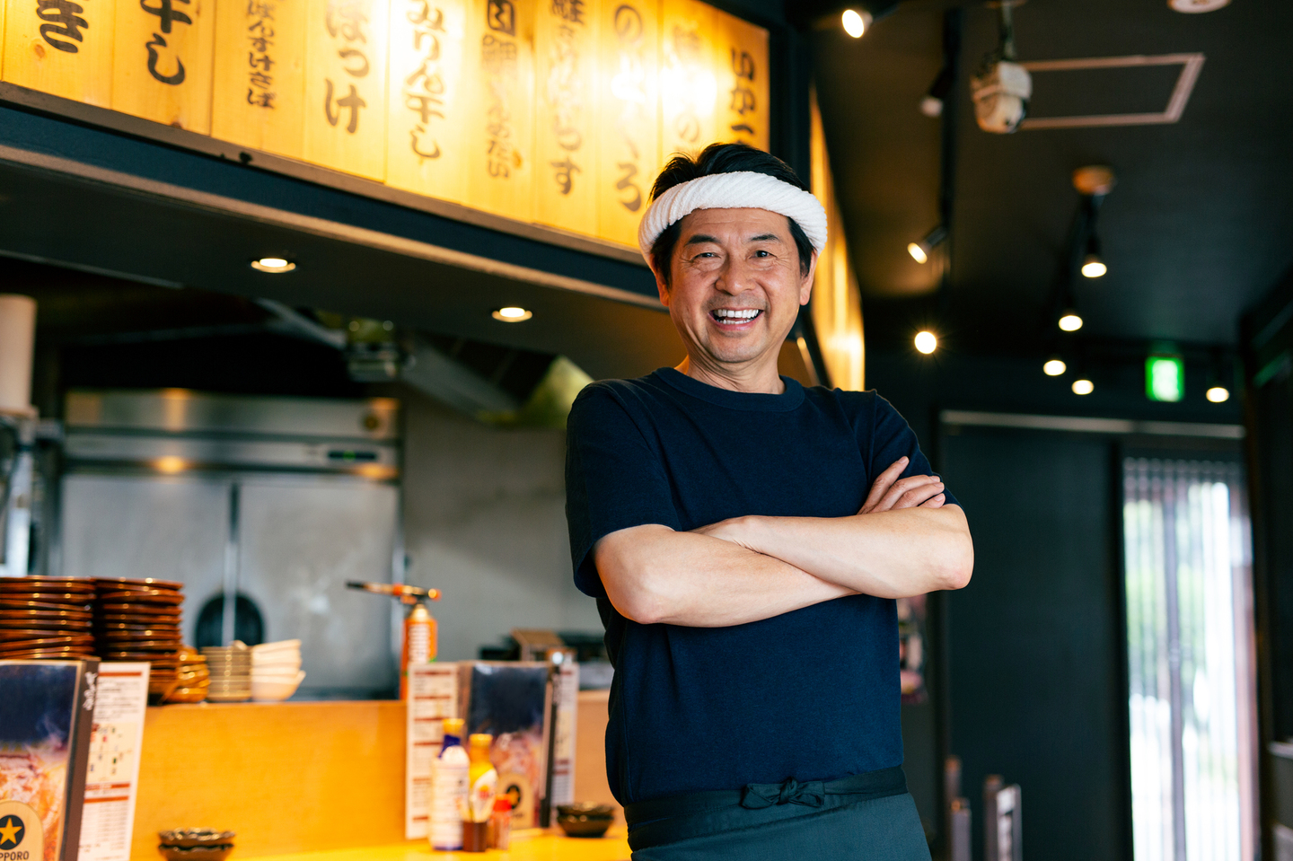 飲食店の空間に馴染む造花の装飾