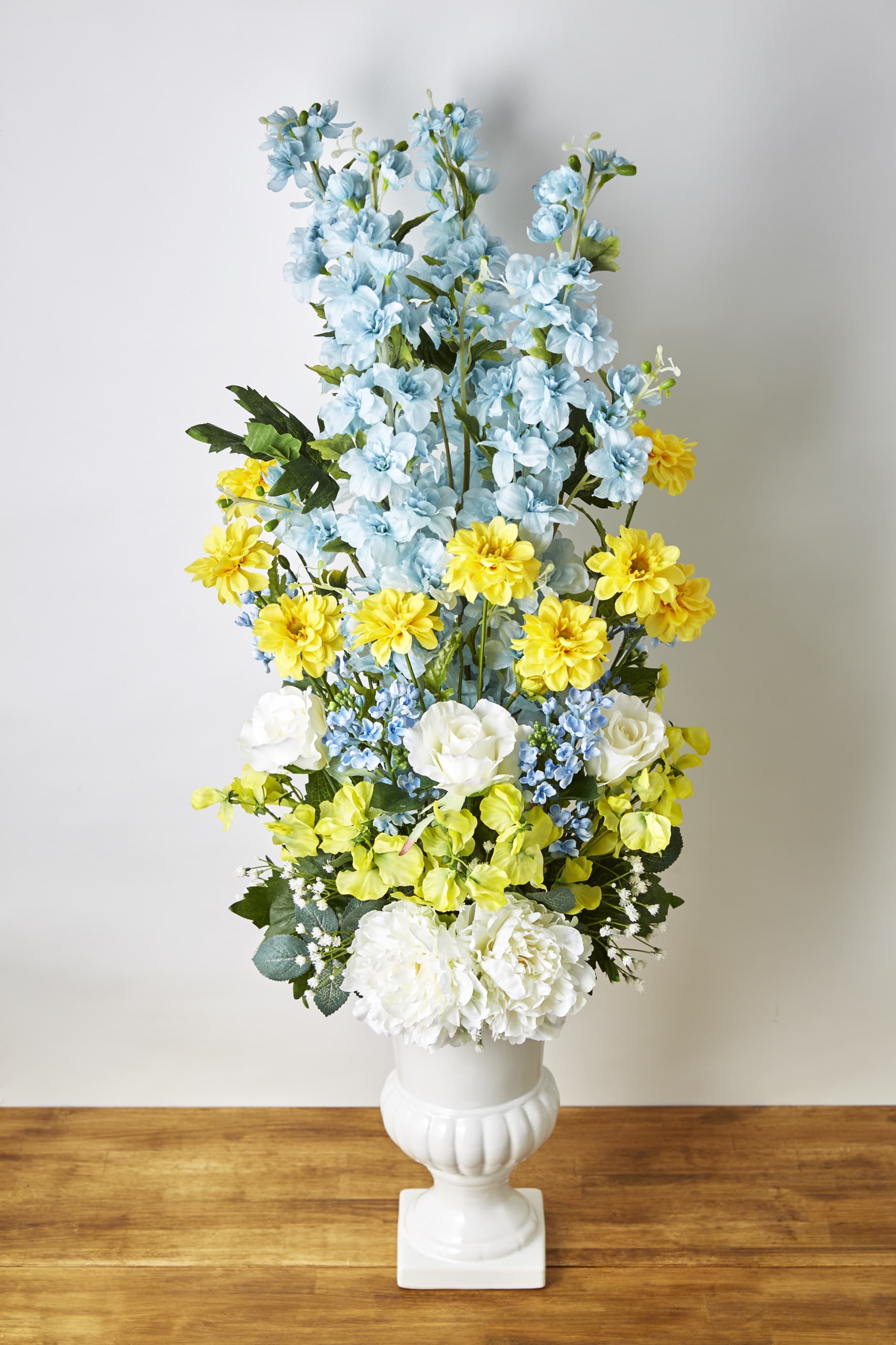 店内のお花　オーダーメイド　アーティフィシャルフラワー　高級造花専門店アンクラフトは１級フラワー装飾技能士がアーティフィシャルフラワー（造花）でアレンジメント、成人式髪飾り、花の資材・材料を取り揃えオーダーメイドで制作造花販売店。結婚記念日やお見舞い、花言葉に合わせた贈り物や開店花、待合室用、応接用花、個性的、大人可愛い等、お悩みの方はお問い合わせください。阪神電車、鳴尾・武庫川女子大駅。大阪、兵庫県、関西、西宮の隠れ家地下１階店舗です。