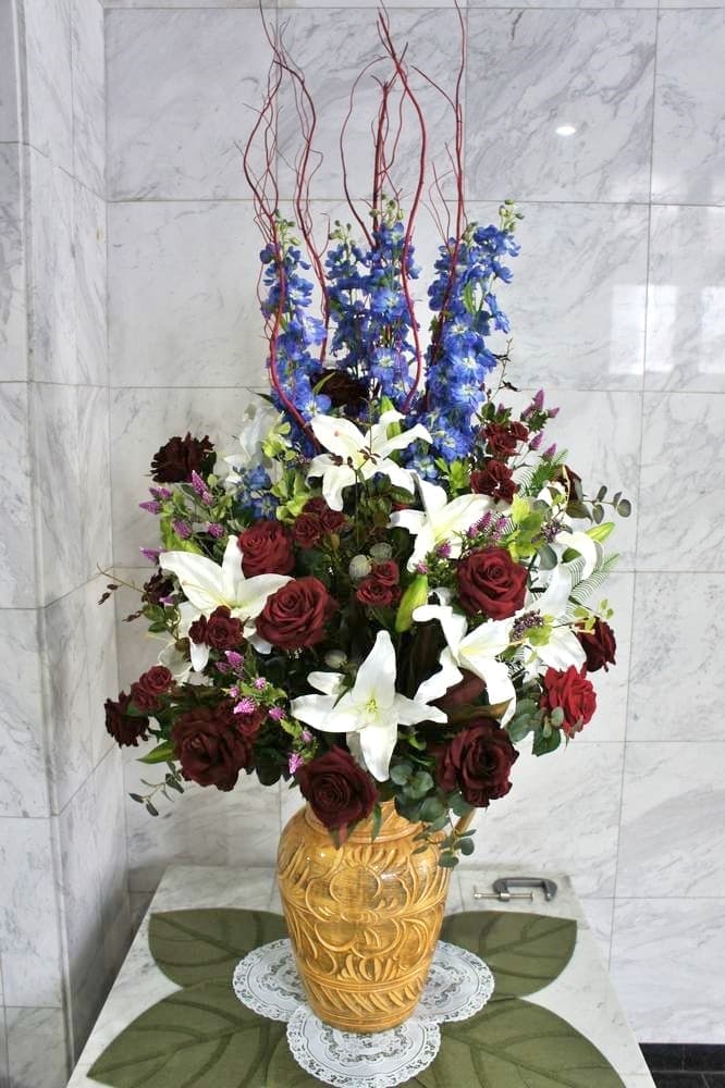 マンション　エントランス　花　オーダーメイド　高級造花専門店アンクラフトは１級フラワー装飾技能士がアーティフィシャルフラワー（造花）でアレンジメント、成人式髪飾り、花の資材・材料を取り揃えオーダーメイドで制作造花販売店。結婚記念日やお見舞い、花言葉に合わせた贈り物や開店花、待合室用、応接用花、個性的、大人可愛い等、お悩みの方はお問い合わせください。阪神電車、鳴尾・武庫川女子大駅。大阪、兵庫県、関西、西宮の隠れ家地下１階店舗です。