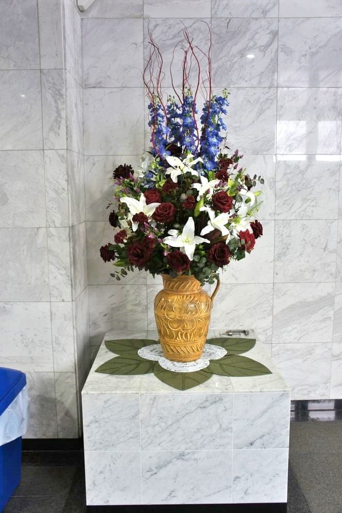 高級造花専門店アンクラフトは１級フラワー装飾技能士がアーティフィシャルフラワー（造花）でアレンジメント、成人式髪飾り、花の資材・材料を取り揃えオーダーメイドで制作造花販売店。結婚記念日やお見舞い、花言葉に合わせた贈り物や開店花、待合室用、応接用花、個性的、大人可愛い等、お悩みの方はお問い合わせください。阪神電車、鳴尾・武庫川女子大駅。大阪、兵庫県、関西、西宮の隠れ家地下１階店舗です。