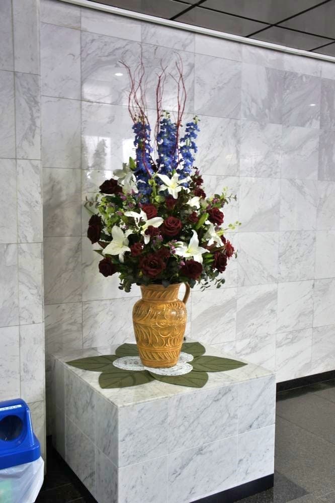 高級造花専門店アンクラフトは１級フラワー装飾技能士がアーティフィシャルフラワー（造花）でアレンジメント、成人式髪飾り、花の資材・材料を取り揃えオーダーメイドで制作造花販売店。結婚記念日やお見舞い、花言葉に合わせた贈り物や開店花、待合室用、応接用花、個性的、大人可愛い等、お悩みの方はお問い合わせください。阪神電車、鳴尾・武庫川女子大駅。大阪、兵庫県、関西、西宮の隠れ家地下１階店舗です。