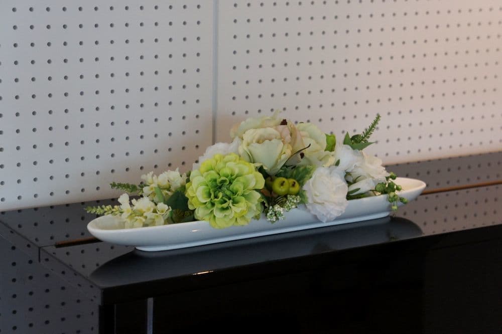 高級造花専門店アンクラフトは１級フラワー装飾技能士がアーティフィシャルフラワー（造花）でアレンジメント、成人式髪飾り、花の資材・材料を取り揃えオーダーメイドで制作造花販売店。結婚記念日やお見舞い、花言葉に合わせた贈り物や開店花、待合室用、応接用花、個性的、大人可愛い等、お悩みの方はお問い合わせください。阪神電車、鳴尾・武庫川女子大駅。大阪、兵庫県、関西、西宮の隠れ家地下１階店舗です。