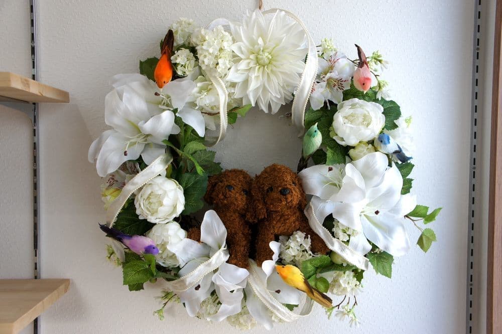 高級造花専門店アンクラフトは１級フラワー装飾技能士がアーティフィシャルフラワー（造花）でアレンジメント、成人式髪飾り、花の資材・材料を取り揃えオーダーメイドで制作造花販売店。結婚記念日やお見舞い、花言葉に合わせた贈り物や開店花、待合室用、応接用花、個性的、大人可愛い等、お悩みの方はお問い合わせください。阪神電車、鳴尾・武庫川女子大駅。大阪、兵庫県、関西、西宮の隠れ家地下１階店舗です。