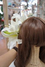 カサブランカ　高級造花専門店アンクラフトはアーティフィシャルフラワー（高級造花）専門店です。オーダーメイドの髪飾りを承っております。成人式用・結婚式用・披露宴・パーティ用・七五三御祝い等ご用意しております。　国家資格1級　大阪　関西　兵庫県