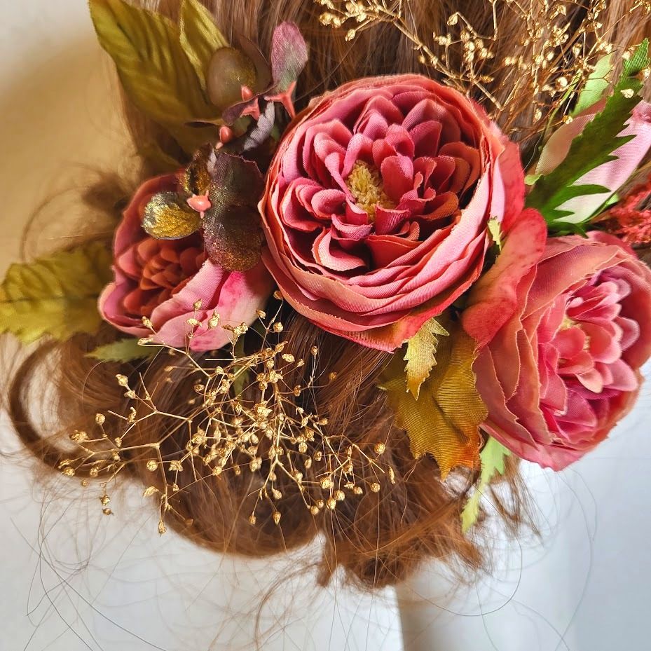 高級造花専門店アンクラフトは１級フラワー装飾技能士がアーティフィシャルフラワー（造花販売店）を使用し、ご希望のアレンジメント、髪飾り、ブーケをオーダーメイドで制作致します。結婚記念日やお見舞いの花、花言葉に合わせた贈り物、待合室用、お祝花、誕生日の花、個性的な髪飾りや派手な花、大人可愛い、おしゃれなバラ、胡蝶の髪飾りや蘭のオーダーでもお気軽に。阪神電車、鳴尾・武庫川女子大駅、大阪、兵庫県、関西からアクセスが簡単。